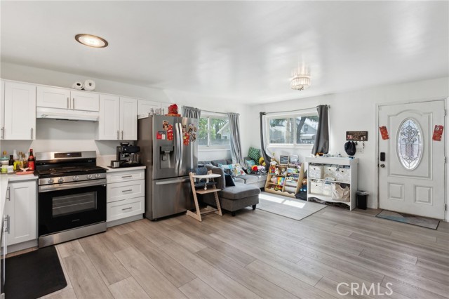 418 N Berlyn Avenue, Ontario CA: https://media.crmls.org/medias/93f57afd-4876-48e1-95bb-389477fedefc.jpg