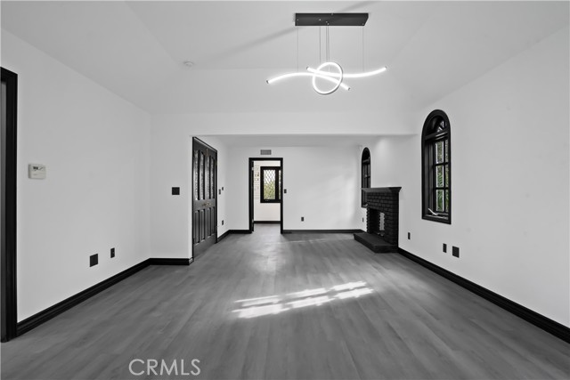 Detail Gallery Image 34 of 49 For 9853 Wish Ave, Northridge,  CA 91325 - 5 Beds | 2/1 Baths