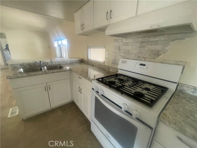 Detail Gallery Image 5 of 12 For 260 N Lyon Ave #65,  Hemet,  CA 92543 - 2 Beds | 2 Baths