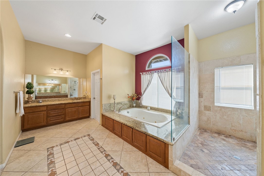 Detail Gallery Image 22 of 49 For 1170 N Palm Ave, Hemet,  CA 92543 - 4 Beds | 3/1 Baths