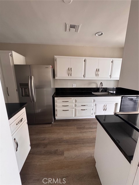 Detail Gallery Image 6 of 12 For 103 Ravenna Dr #15,  Long Beach,  CA 90803 - 2 Beds | 2 Baths