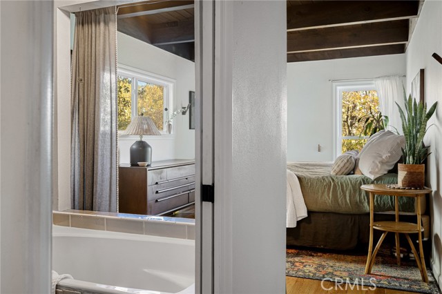 Detail Gallery Image 10 of 26 For 28000 West Shore Rd, Lake Arrowhead,  CA 92352 - 4 Beds | 3/1 Baths