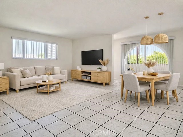 Detail Gallery Image 2 of 35 For 17171 Elm #B,  Huntington Beach,  CA 92647 - 2 Beds | 1 Baths