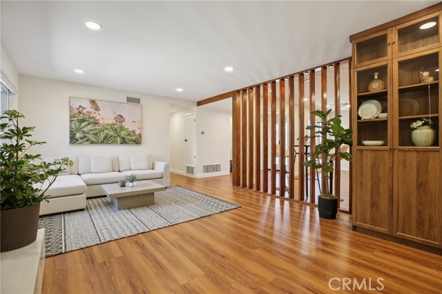 Detail Gallery Image 5 of 60 For 1533 W San Lorenzo Ave, Santa Ana,  CA 92704 - 5 Beds | 3 Baths