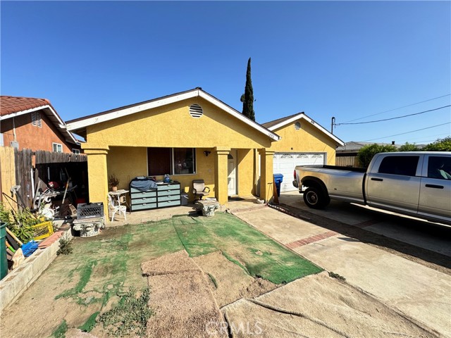 12572 Bromwich Street, Pacoima CA: https://media.crmls.org/medias/93fc050e-f649-4d3d-9d95-fe9db22a57d2.jpg