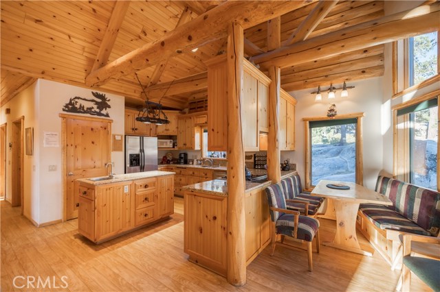 Detail Gallery Image 11 of 42 For 826 Boulder, Big Bear Lake,  CA 92315 - 3 Beds | 2/1 Baths
