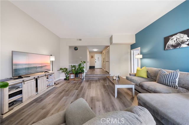 11 Palos, Irvine CA: https://media.crmls.org/medias/93fcdcf3-298f-4589-a5cf-7f82b949a7f8.jpg