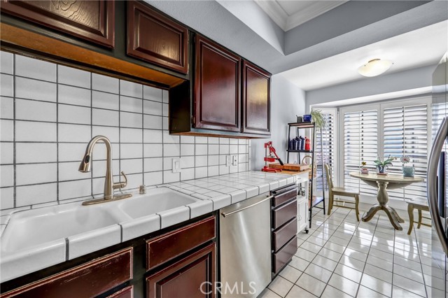 Detail Gallery Image 14 of 35 For 984 W Riverside Dr, Burbank,  CA 91506 - 3 Beds | 3 Baths