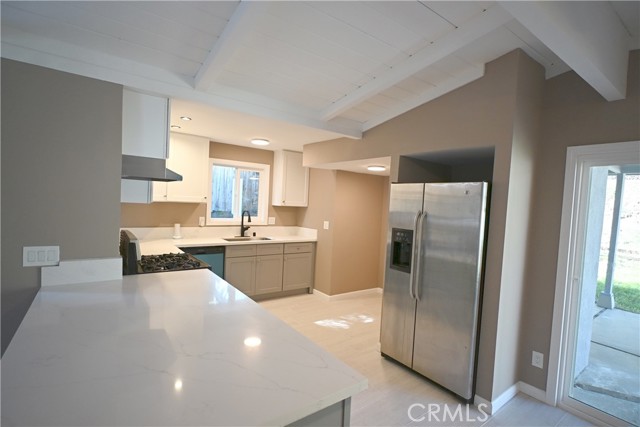 Detail Gallery Image 3 of 13 For 305 Civic Center Dr, Vista,  CA 92084 - 3 Beds | 2 Baths