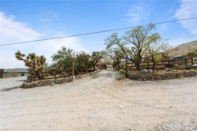 9075 Mesa Vista Street, Apple Valley CA: https://media.crmls.org/medias/93fd8429-8e18-4f20-874e-d6bea6eaf11a.jpg