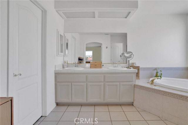 7330 Smoke Tree Road, Phelan CA: https://media.crmls.org/medias/93fdea6e-c355-43b4-9f71-cfdb3725198d.jpg