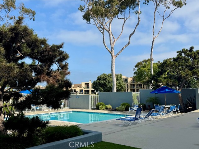 240 The Village, Redondo Beach CA: https://media.crmls.org/medias/93fdff33-6414-4bf7-aa6b-de66581415d1.jpg