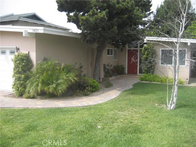 1421 11th Street, Manhattan Beach, California 90266, 3 Bedrooms Bedrooms, ,1 BathroomBathrooms,Residential,Sold,11th,SB16072044