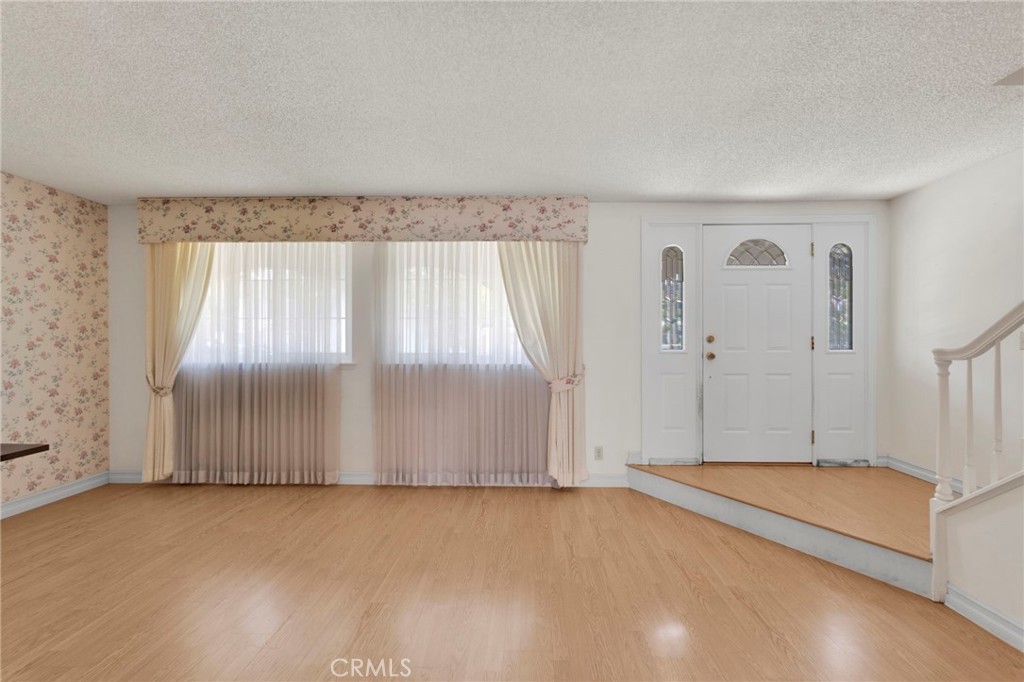 https://media.crmls.org/medias/93ff437e-3df9-475c-9c21-2a6a48e0986a.jpg?preset=X-Large