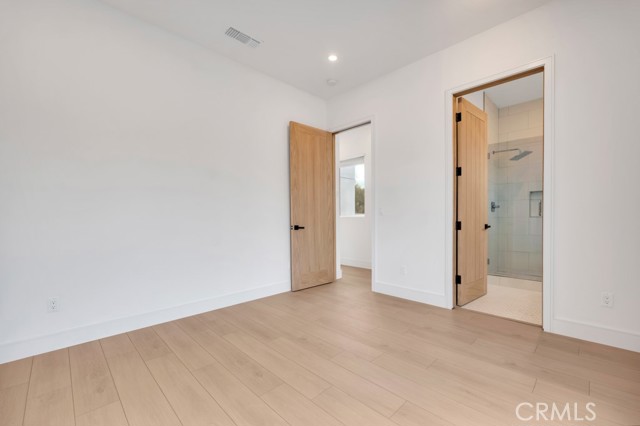 Detail Gallery Image 21 of 30 For 16510 San Fernando Mission Blvd, Granada Hills,  CA 91344 - 4 Beds | 4 Baths