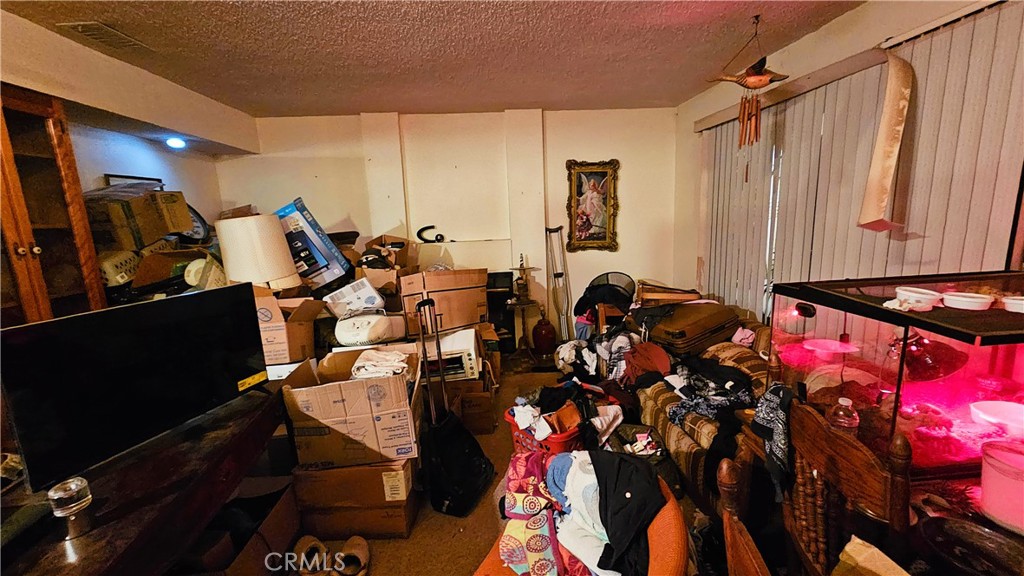 https://media.crmls.org/medias/94001ddc-7460-402c-a94e-83c9dd8bfd10.jpg?preset=X-Large