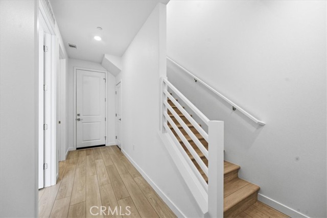 Detail Gallery Image 3 of 27 For 27341 Bear Creek Ln, Valencia,  CA 91381 - 3 Beds | 3/1 Baths