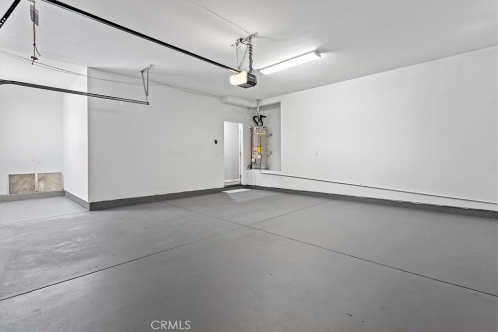 https://media.crmls.org/medias/94006daf-e56b-41cf-9f86-c79b4a84bab6.jpg?preset=X-Large