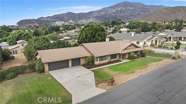 Aerial View showing 3-Car Garage