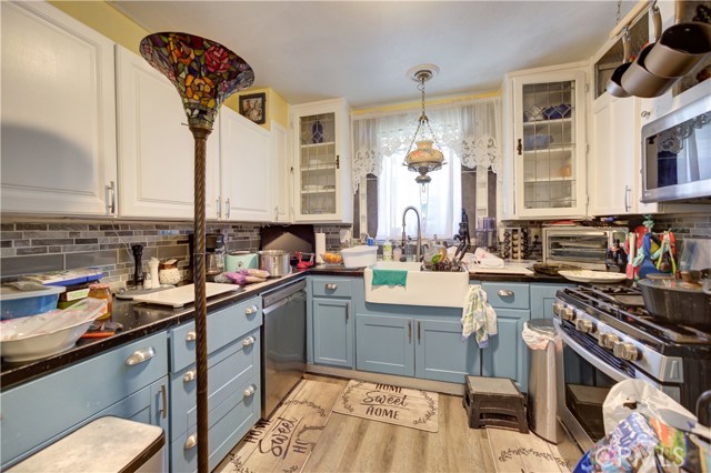 Detail Gallery Image 4 of 12 For 421 S O Pl, Lompoc,  CA 93436 - 4 Beds | 2 Baths