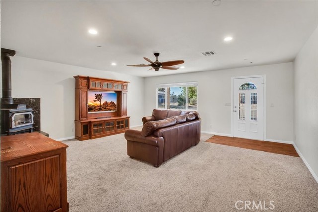 Detail Gallery Image 3 of 43 For 59099 Henderson Dr, Yucca Valley,  CA 92284 - 3 Beds | 2 Baths