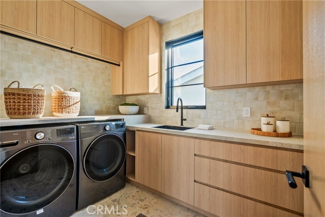 Detail Gallery Image 24 of 42 For 4245 Bellaire Ave, Studio City,  CA 91604 - 5 Beds | 5/1 Baths