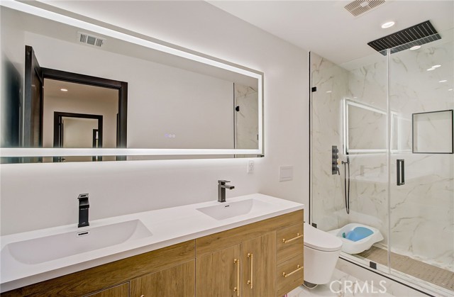 Detail Gallery Image 21 of 41 For 22434 Itasca St, Chatsworth,  CA 91311 - 5 Beds | 4/1 Baths