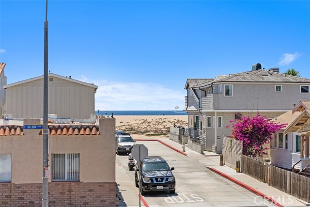 200 E Balboa Boulevard, Newport Beach CA: https://media.crmls.org/medias/9402748c-4cc7-4ecb-93e0-f9e5870fc162.jpg