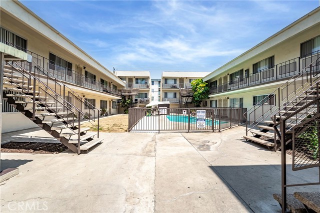 3430 Elm Avenue, Long Beach CA: https://media.crmls.org/medias/9402acf9-1b97-47de-a9c4-54fcf2d3ca4c.jpg
