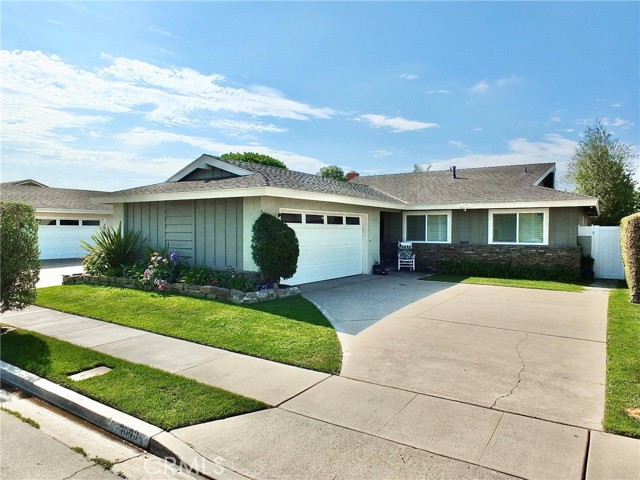Detail Gallery Image 1 of 26 For 4640 Hazelnut Ave, Seal Beach,  CA 90740 - 4 Beds | 2 Baths