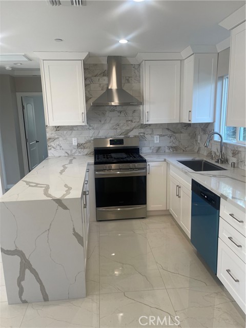 Detail Gallery Image 2 of 18 For 18706 Brasilia Dr, Porter Ranch,  CA 91326 - 2 Beds | 1 Baths