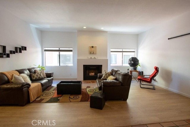 Detail Gallery Image 6 of 44 For 12355 Chandler Bld #202,  Valley Village,  CA 91607 - 2 Beds | 2 Baths