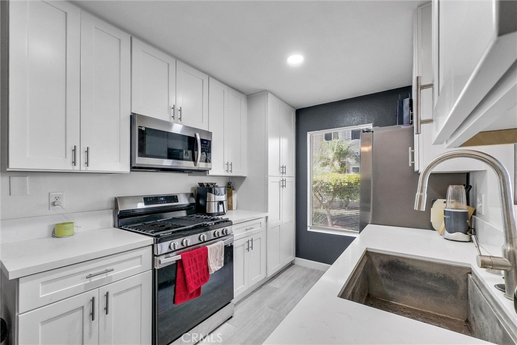 MLS #OC25162222 img 4