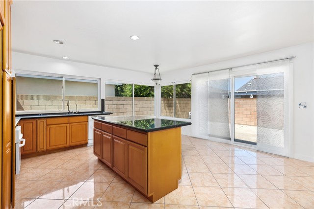 17616 Caliente Place, Cerritos CA: https://media.crmls.org/medias/9403e1d8-fb28-4111-841f-757bbe5ea868.jpg