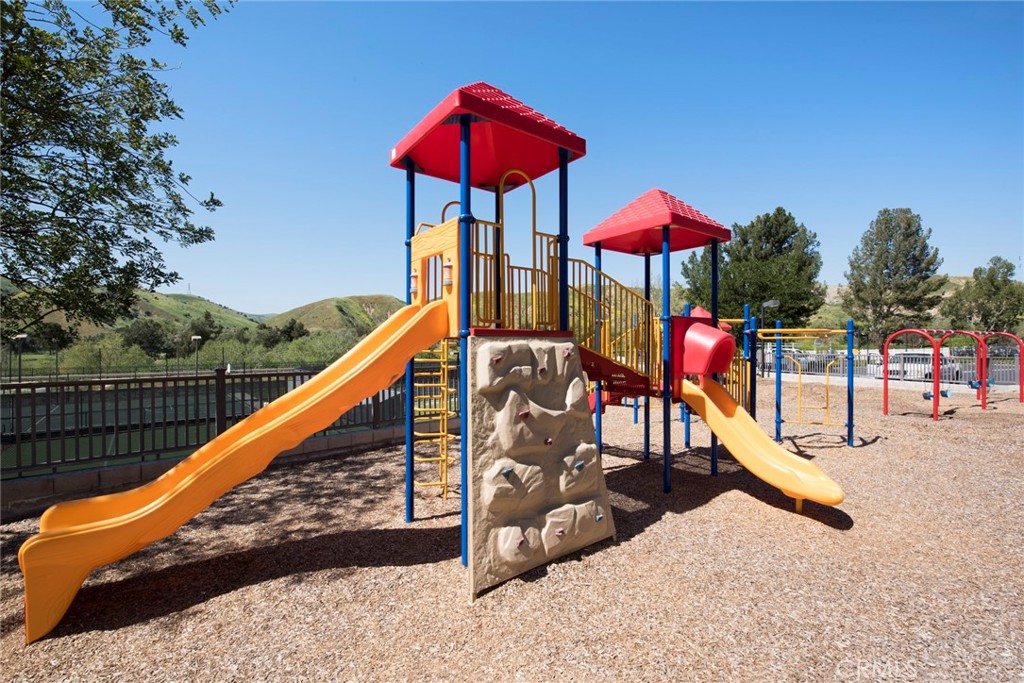 https://media.crmls.org/medias/940566fd-bce7-4b58-86bc-ae59245a00be.jpg?preset=X-Large