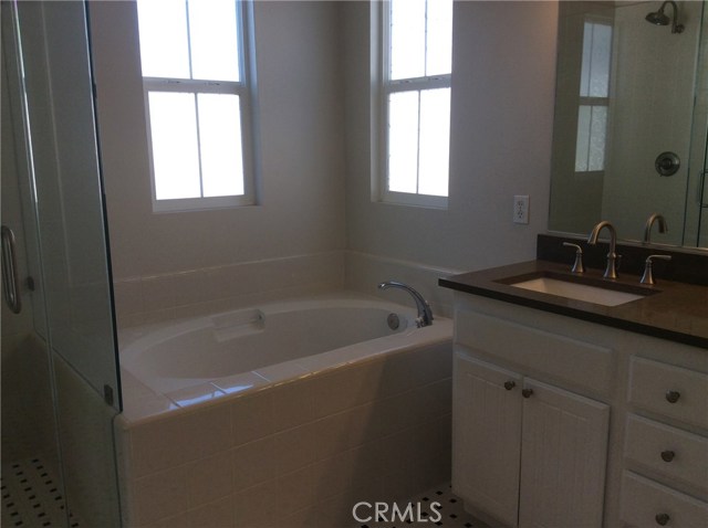 Detail Gallery Image 12 of 14 For 5176 Acorn Dr, Huntington Beach,  CA 92649 - 4 Beds | 2/1 Baths