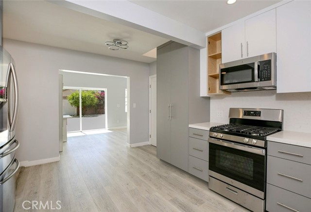 Detail Gallery Image 9 of 30 For 17710 Martha St, Encino,  CA 91316 - 3 Beds | 2 Baths
