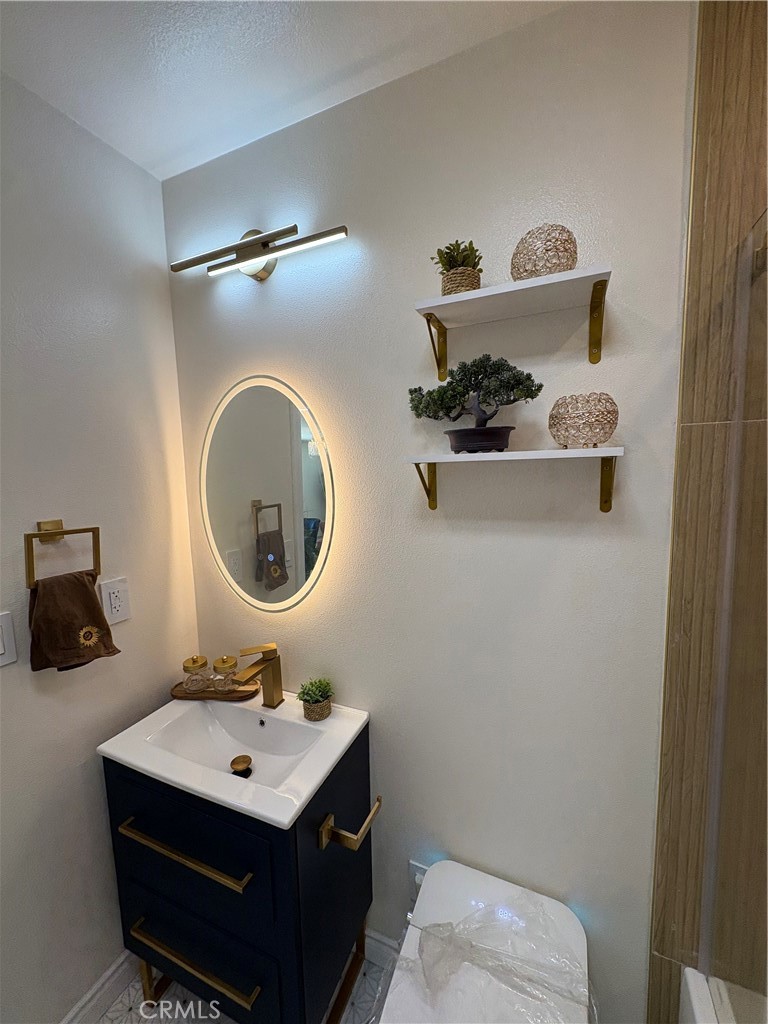 https://media.crmls.org/medias/9406624a-44a0-4297-98f4-9d8abed9006c.jpg?preset=X-Large