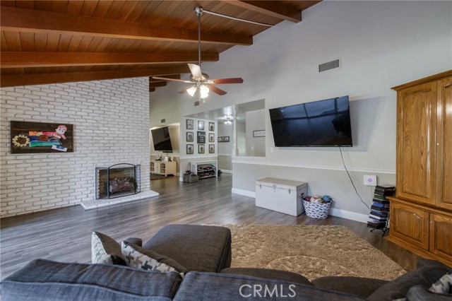 Detail Gallery Image 5 of 29 For 6384 E Lowe Ave, Fresno,  CA 93727 - 3 Beds | 2 Baths