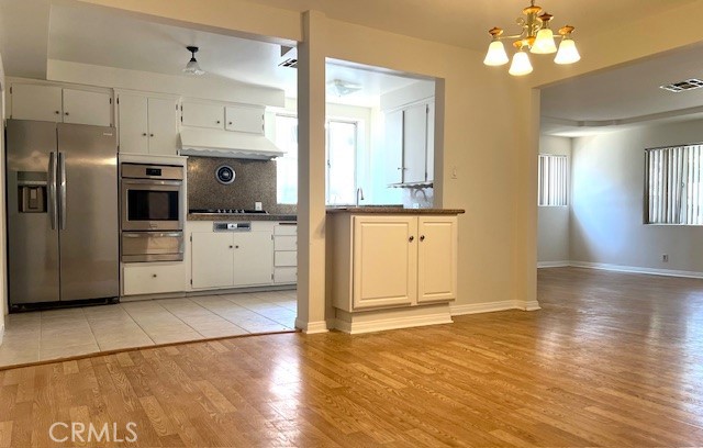 Detail Gallery Image 4 of 13 For 8954 Chimineas Ave, Northridge,  CA 91325 - 4 Beds | 2 Baths