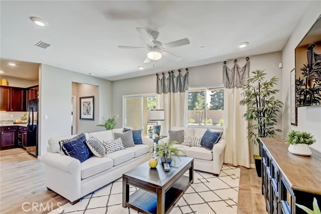 Detail Gallery Image 16 of 19 For 1001 Lucia Ave, Fowler,  CA 93625 - 4 Beds | 3/1 Baths