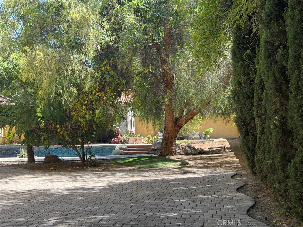 https://media.crmls.org/medias/9406f54d-2072-471c-8409-5cc1dc945aad.jpg?preset=X-Large