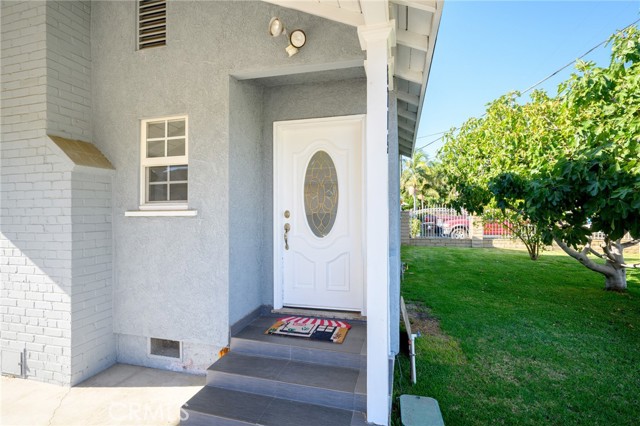 Detail Gallery Image 2 of 23 For 6715 Tobias Ave, Van Nuys,  CA 91405 - 3 Beds | 3 Baths