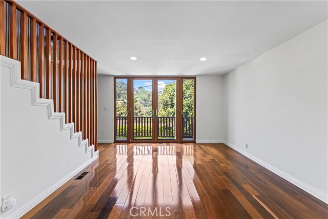 Detail Gallery Image 5 of 42 For 2820 Oak Point Dr, Los Angeles,  CA 90068 - 2 Beds | 1/1 Baths