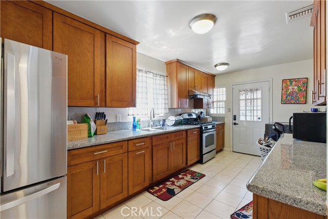 Detail Gallery Image 8 of 21 For 413 Brady Ave, Montebello,  CA 90640 - 2 Beds | 2 Baths
