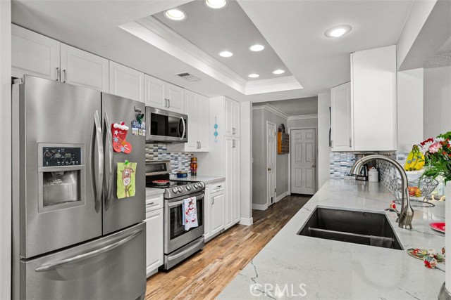 Detail Gallery Image 14 of 45 For 30698 Long Point, Canyon Lake,  CA 92587 - 3 Beds | 2 Baths