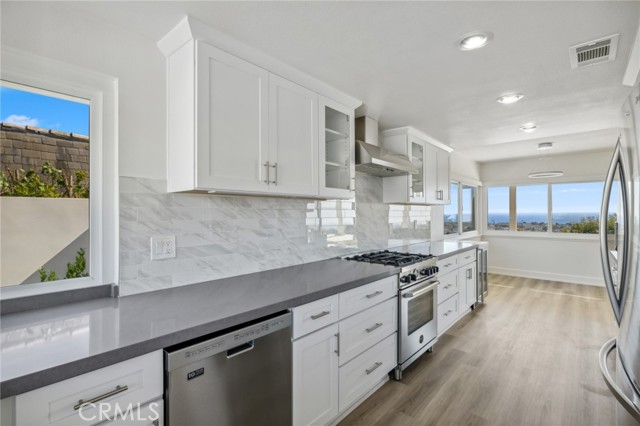 Detail Gallery Image 20 of 58 For 3601 Seabreeze Ln, Corona Del Mar,  CA 92625 - 4 Beds | 2/1 Baths