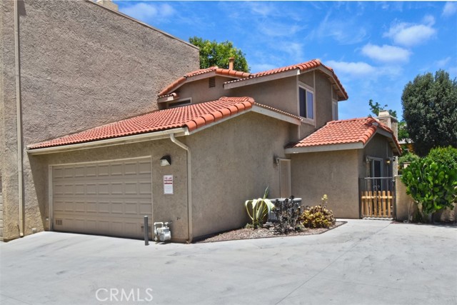 Detail Gallery Image 2 of 38 For 17908 River Cir #1,  Canyon Country,  CA 91387 - 3 Beds | 2 Baths