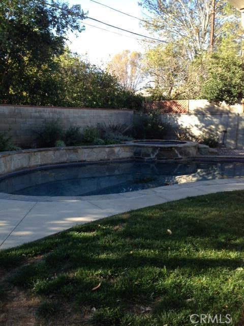 Detail Gallery Image 14 of 18 For 19224 Sylvan St, Tarzana,  CA 91335 - 3 Beds | 2 Baths