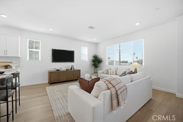 Detail Gallery Image 8 of 53 For 2392 Haley Point Drive #104,  Ventura,  CA 93003 - 3 Beds | 3/1 Baths